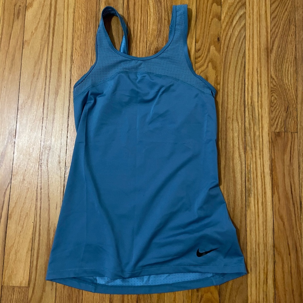 Nike tank top size small